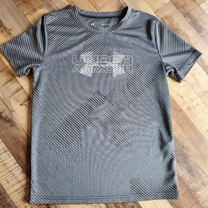 Under Armour gray logowear athletic top short sleeve loose fit top heatgear YMD